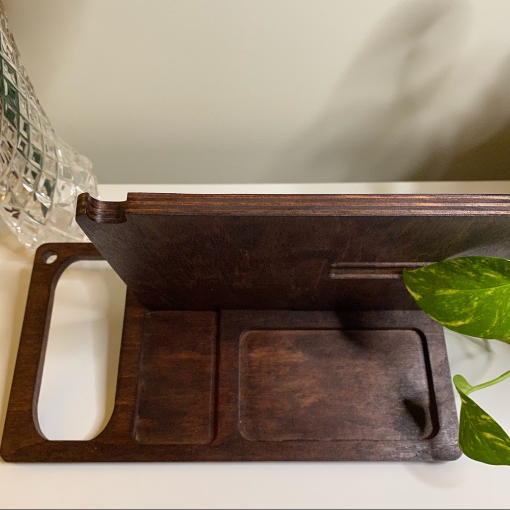 Game of Thrones Phone Charger Electronic Accessory Stand, Wood, Charging Station - Picture 4 of 7